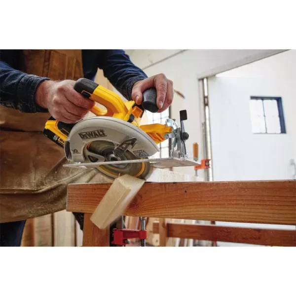 DEWALT 20-Volt MAX XR Cordless Brushless 7-1/4 in. Circular Saw with (2) 20-Volt Batteries 5.0Ah & Charger